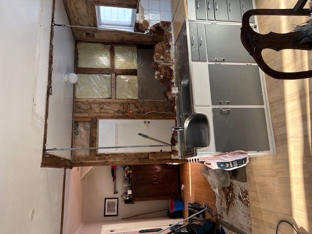 Kjøkken demontert etter vannskade